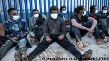 Unos 60 migrantes saltan la valla de Melilla