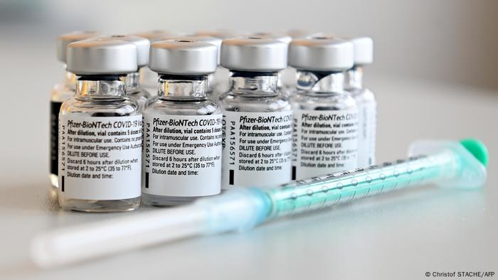 Biontech Pfizer Vaccine Likely To Protect Against Highly Infectious Uk Variant News Dw 20 01 2021