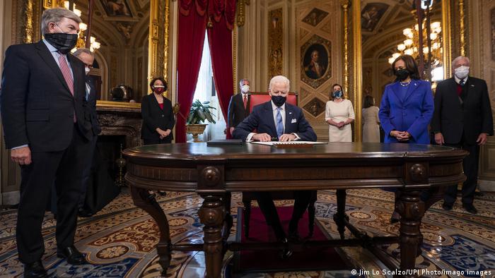 USA Washington | Inauguration | Joe Biden unterschreibt Kabinettsnominierungen im Kapitol