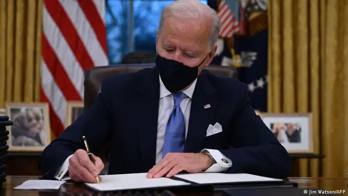 	USA | Washington | Inauguration | Joe Biden im Oval Office