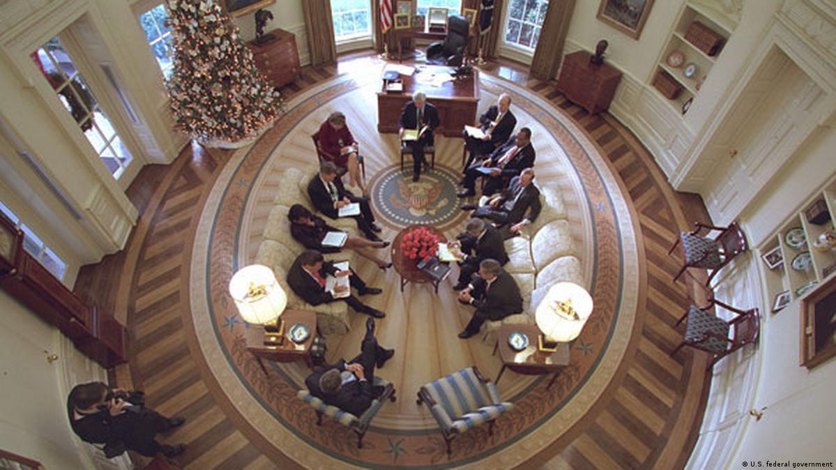 Поглед отгоре: Овалният офис през 2001 година (при Джордж Буш) 