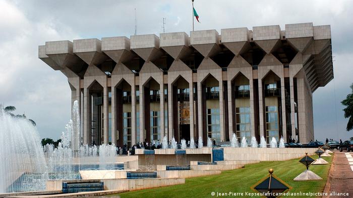 Le Palais de l'Unité, à Yaoundé, où se déroulent les festivités officielles
