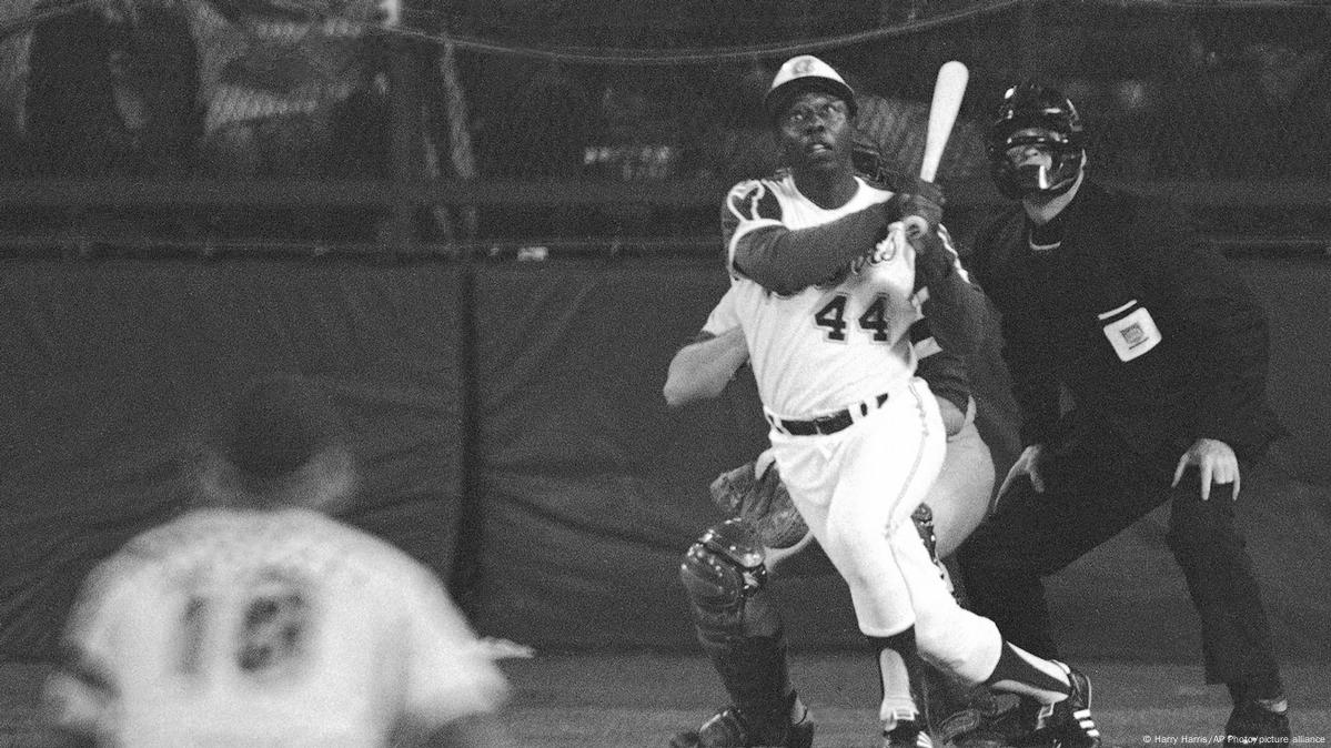 Henry Louis Hank Aaron (1934-2021) •