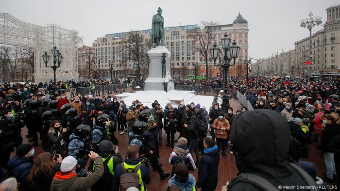 Manifestantes se concentram na praça Pushkin, em Moscou 