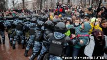 Law enforcement officers push people during a rally in support of jailed Russian opposition leader Alexei Navalny in Moscow, Russia January 23, 2021. REUTERS/Maxim Shemetov