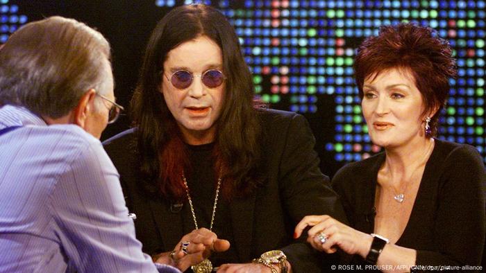 Ozzy Osbourne (centro)