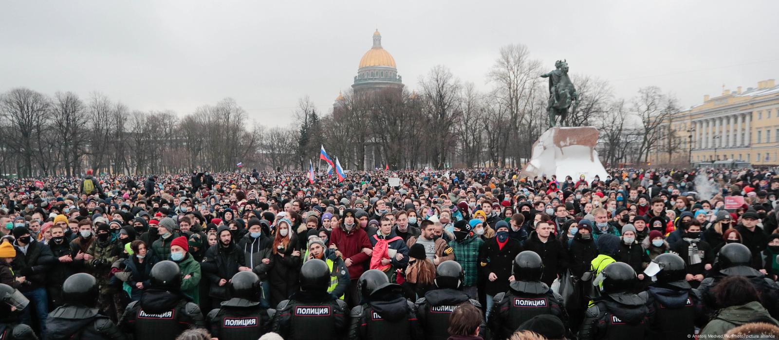 В Петербурге демонстранты не уместились на Сенатской площади – DW – 24.01. 2021