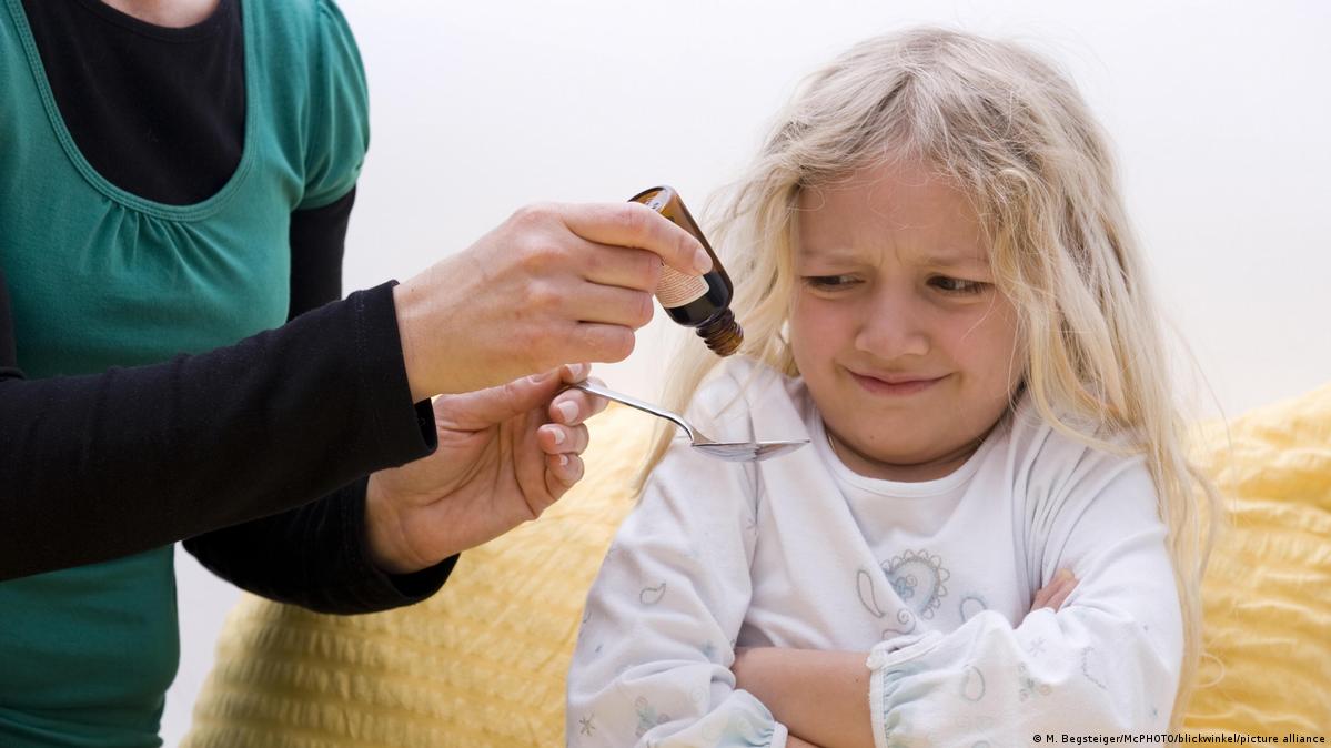 5 способов, как дать ребёнку горькое лекарство