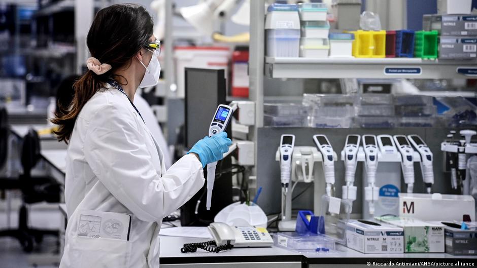++Coronavirus hoy++ OMS inicia ensayos con 3 nuevos posibles tratamientos contra COVID-19 | El Mundo | DW - Vimarsana News