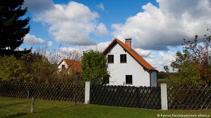 Das Ferienhaus von Angela Merkel im Dorf Hohenwald, nahe dem Tempel nördlich von Brandenburg