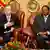Ban Ki Moon und Präsident Bingu wa Mutharika im Gespräch (Foto: AP)
