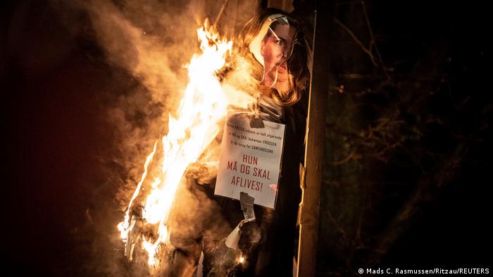 U Danskoj je zapaljena lutka na kojoj je bila fotografija premijerke
