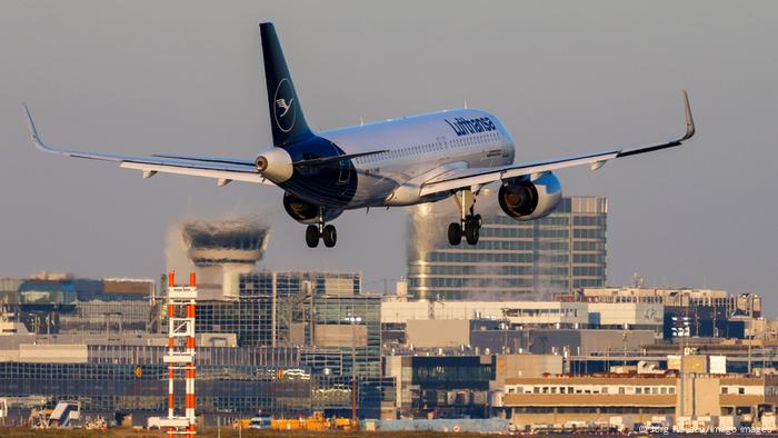 Frankfurt am Main Airport | Landeanflug einer Lufthansa-Maschine Frankfurt am Main Airport | Landeanflug einer Lufthansa-Maschine