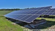 Traubing, Deutschland 12.06.2020: Symbolbilder - 2020 Solaranlagen, Photovoltaik, Energie, Strom, Sonnenenergie, Solar, Solarfeld, gruener Strom, Erneuerbare Energie,