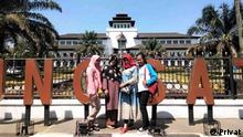 Eka Novita Daayanti mit Freunden in Bandung, Indonesien, 2018
Privatbilder von Eka Novita DamayantiBilly Juniar