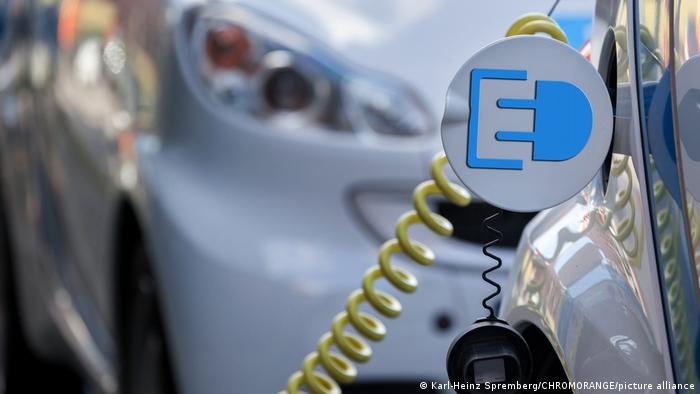 Los expertos estiman que para el 2035 los vehículos eléctricos podrían llegar a ocupar el 100% de las ventas.