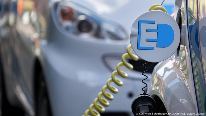 Symbolic picture of e-vehicles at a charging station