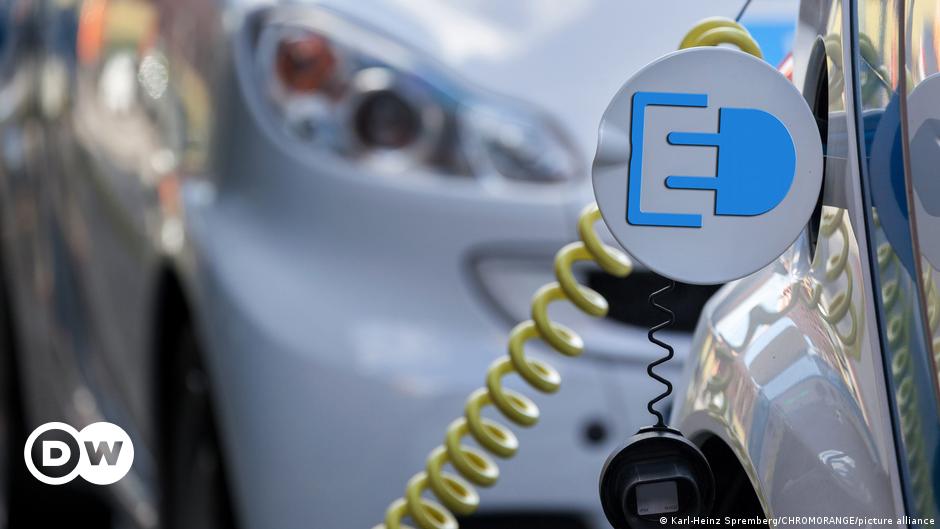 Acelerar la adopción del coche eléctrico es un error para la economía y el  medioambiente