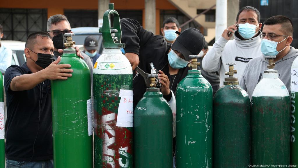 Gobierno autoriza la compra directa en el extranjero de oxígeno y respiradores Perú, sin camas UCI ni oxígeno en plena segunda ola de coronavirus | Las noticias y análisis más importantes en América Latina | DW | 26.01.2021