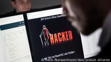 IT Security Wissenschaftler trainieren im Raum «Cyber Range» im neuen Cybersicherheitszentrum «Athene», wie eingeschleuste Erpresser-Programme («Ransomware») unschädlich gemacht werden können. Kurz vor Weihnachten legen Cyberattacken öffentliche Einrichtungen lahm. Vor allem der Trojaner Emotet treibt sein Unwesen und geht dabei besonders raffiniert vor. (zu dpa «Gefährlicher Anhang - Schadsoftware stört öffentliche Einrichtungen») +++ dpa-Bildfunk +++