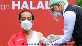 Indonesien Jakarta | 2. Covid-Impfung f��r Präsident Joko Widodo 