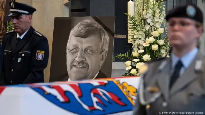 卡塞尔行政区主席吕布克遇刺身亡，是两德统一后首次知名政治暗杀