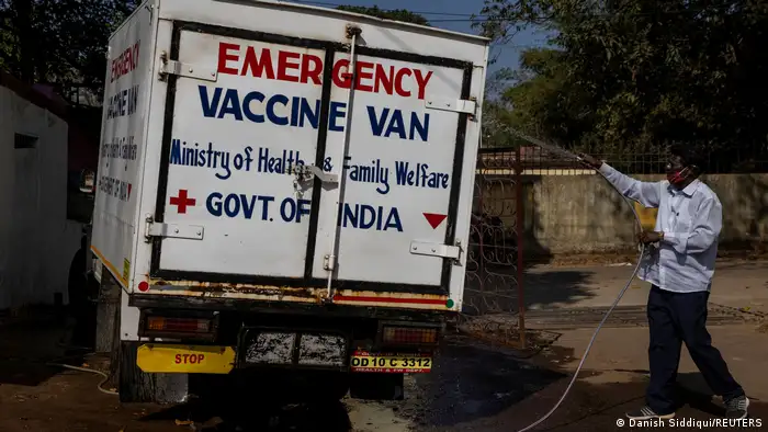 到目前为止，印度已经通过捐赠或者商业合同向17个国家提供了1560万剂疫苗。