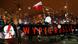 Demonstranten halten eine polnische Fahne ein Transparent mit der Aufschrift "Verpiss dich!" während einer Demonstration gegen das Urteil zur Verschärfung des Abtreibungsrechts in Warschau, Polen, am 28. Januar 2021. Demonstranten halten eine polnische Fahne ein Transparent mit der Aufschrift "Verpiss dich!" während einer Demonstration gegen das Urteil zur Verschärfung des Abtreibungsrechts in Warschau, Polen, am 28. Januar 2021.
