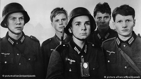 Fünf junge Soldaten - Szene aus Die Brücke (Foto: picture alliance dpa)