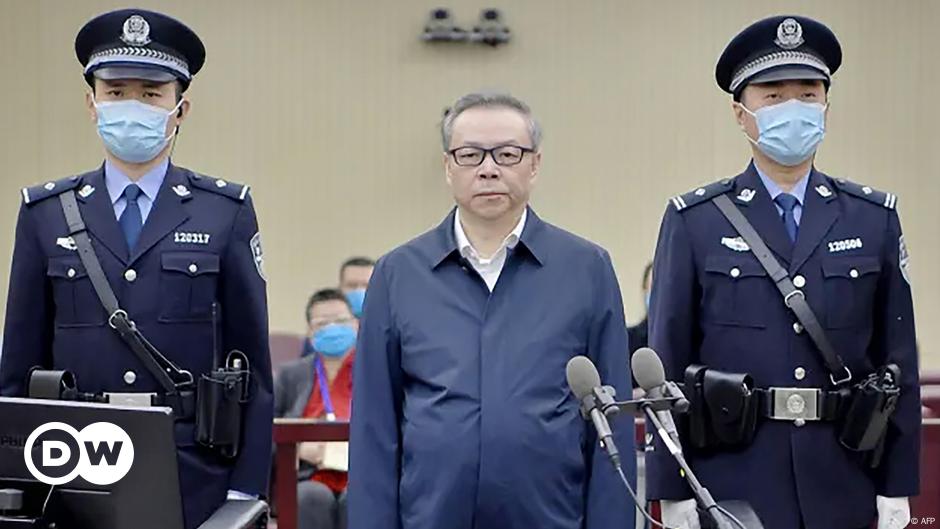 China Executes Former Top Assets Banker – DW – 01/29/2021