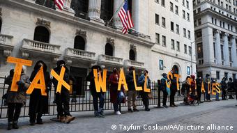 Επενδυτές διαμαρτύρονται για την υπόθεση Gamestop έξω από το Χρηματιστήριο της Νέας Υόρκης
