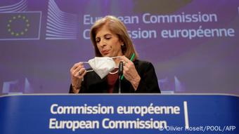 Stella Kyriakides la responsable des questions de santé de la Commission européenne lors d'un point de presse le 27 janvier 2021. Stella Kyriakides la responsable des questions de santé de la Commission européenne lors d'un point de presse le 27 janvier 2021.
