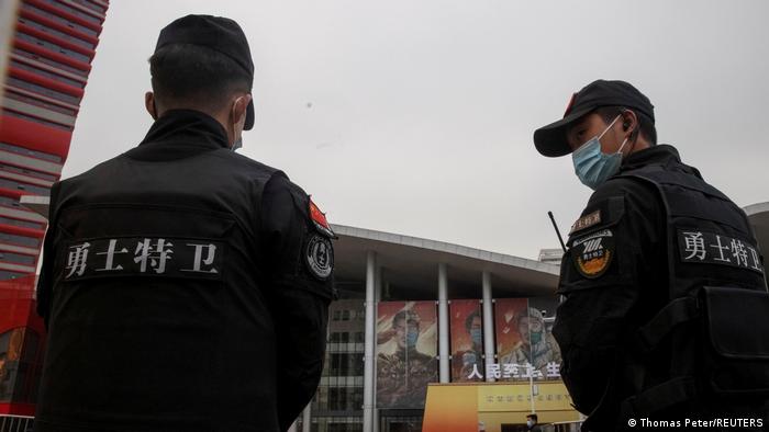 Sicherheitskräfte in Wuhan 