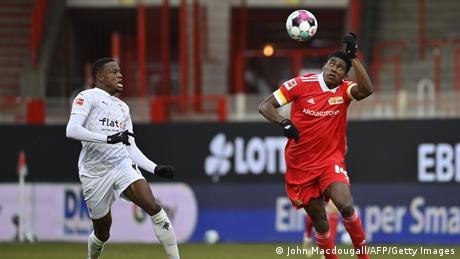 Taiwo Awoniyi heads the ball