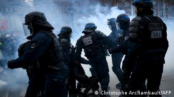 Συγκρούσεις με την αστυνομία στο Παρίσι