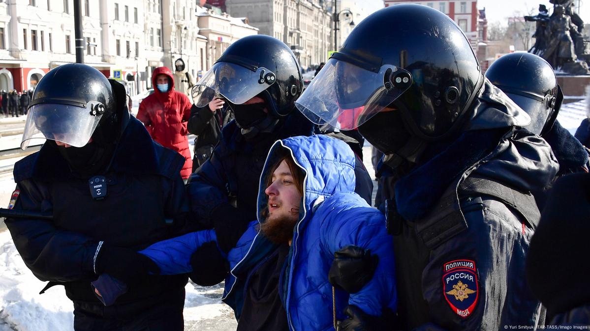 Протесты в поддержку Навального 31.01: задержания по всей РФ – DW –  31.01.2021