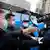 Sicherheitspersonal geht beim Besuch einer WHO-Delegation Ende Januar in Wuhan gegen ausländische Kameraleute vor
