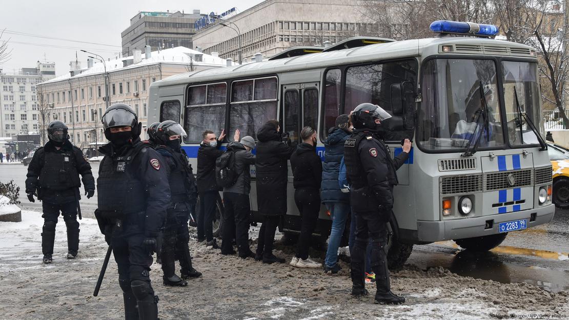 Поиск видео по запросу: ТРЕТСЯ ЧЛЕНОМ О попу девушки в транспорте