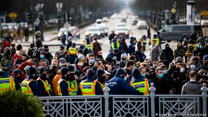 Учасники акції протесту в Будапешті