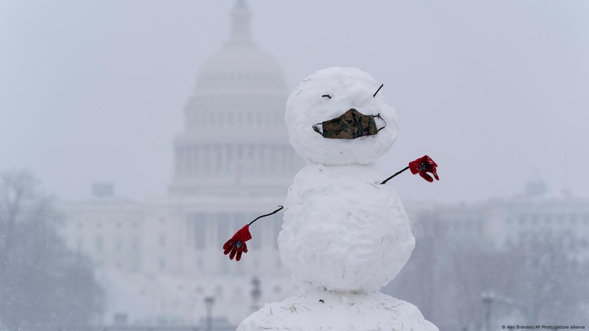 Cнегопад оставил в США без света свыше 850 тыс. домохозяйств – DW –  04.01.2022