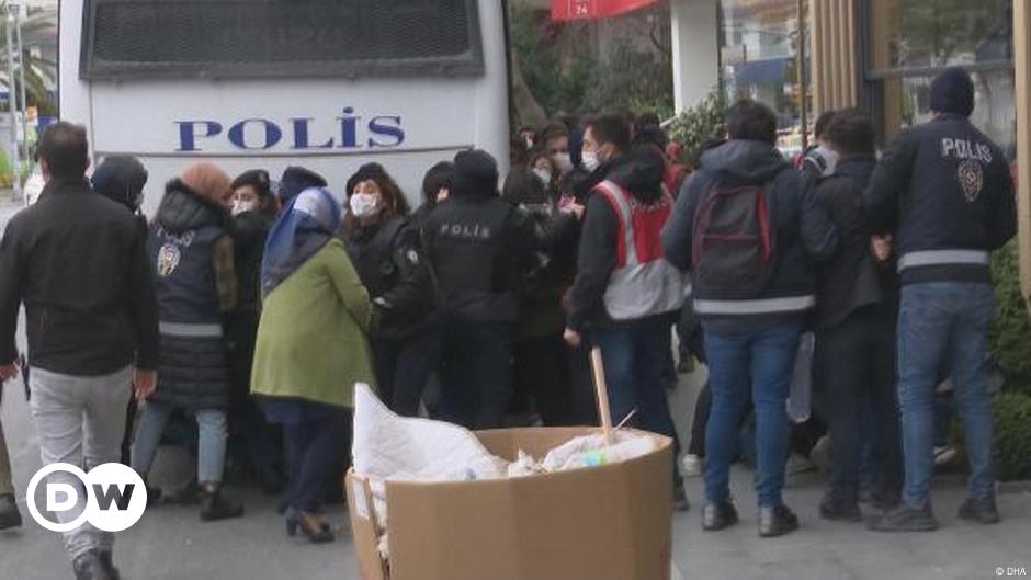 Αίτημα σύλληψης για 10 άτομα σε διαμαρτυρίες Boğaziçi |  ΤΟΥΡΚΙΑ |  DW