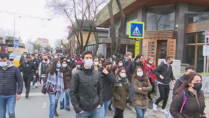 bogazici protestolari ogrencilerin hepsi serbest birakildi turkiye dw 04 02 2021