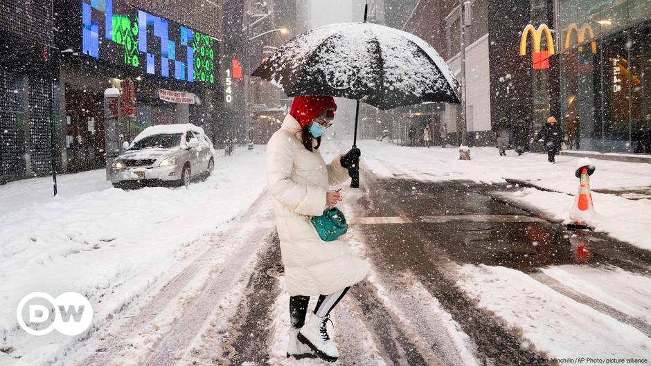 Massive Snowstorm Blankets New York City News Dw 01 02 2021