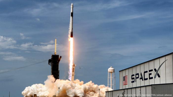 Arşiv - SpaceX üretimi Falcon 9 roketinin fırlatılışı (30.05.2020)