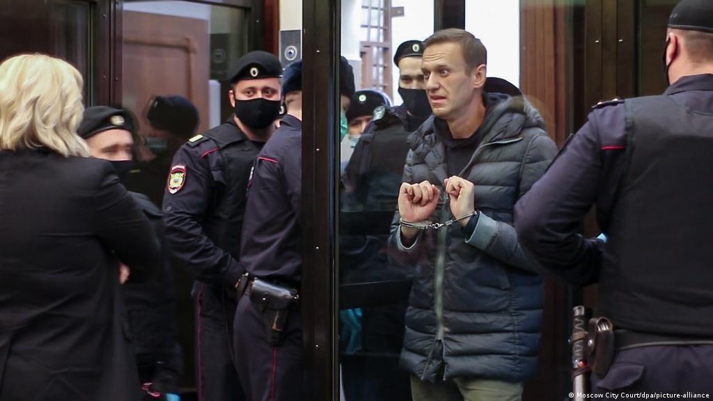 Russian Opposition Leader Alexei Navalny Sentenced To Prison News Dw 02 02 2021