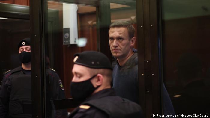 Navalny es escoltado para asistir a su audiencia (02.02.2021)