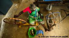 Indian weavers turn to old tech to protect the environment 