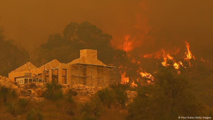 Incendios forestales han destruido más de 70 casas en Australia | El Mundo  | DW 