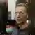 Олексій Навальний за склом у залі суду в Москві