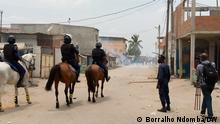 Luanda, 04. Februar 2021 - Dutzende Aktivisten wurden während eines Protests festgenommen. Die Jugendliche protestieren gegen der MPLA-Regierung und gegen der polizeilichen Gewalt, nachdem die angolanische Sicherheitskräfte am Samstag (30.01) mehrere Menschen in Cafunfo, Lunda Norte, getötet haben.
Copyright: Borralho Ndomba/DW